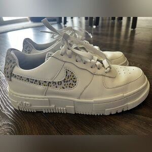 Women’s size 7.5 Nike Air Force